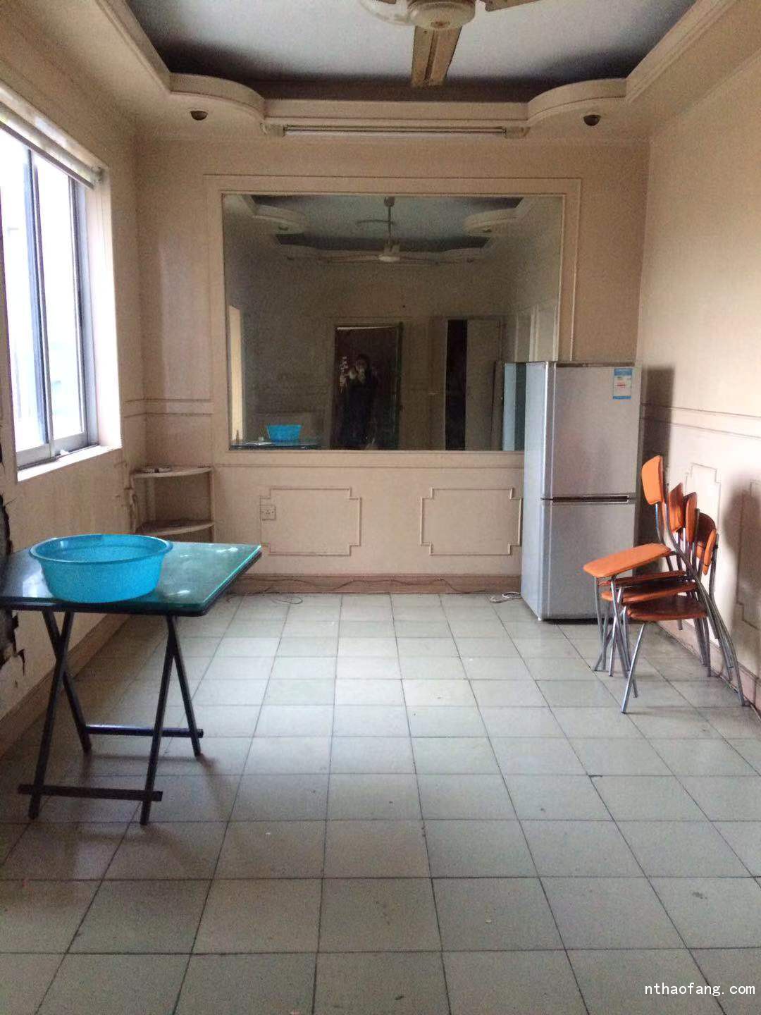 佳成花苑7/7精裝中套僅900元拎包入住！2家合用車庫！